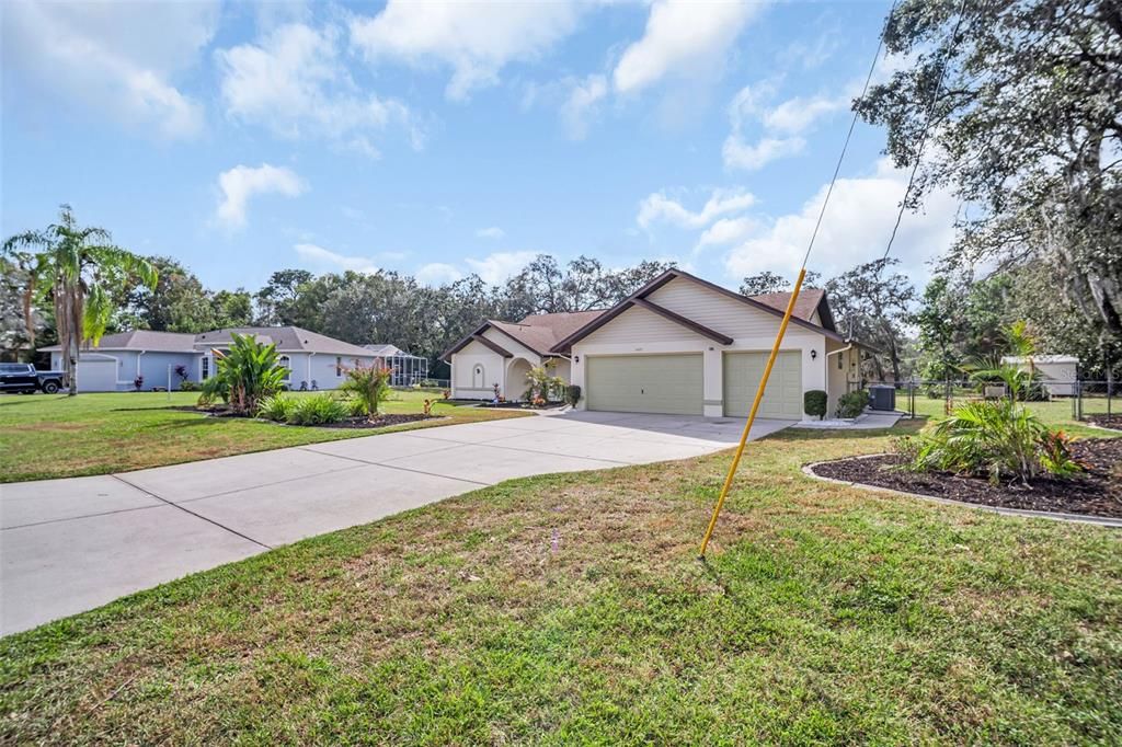 For Sale: $425,000 (3 beds, 2 baths, 1912 Square Feet)