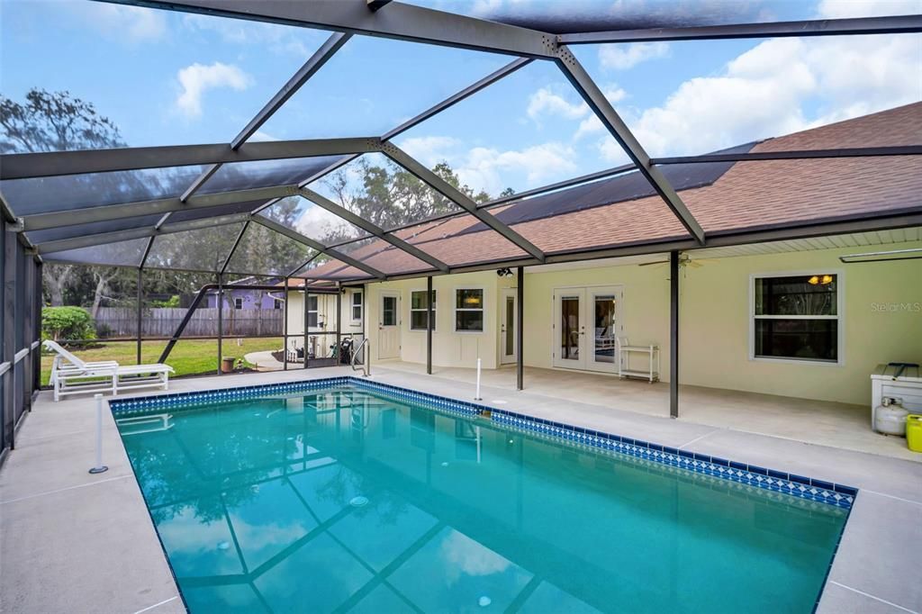 For Sale: $425,000 (3 beds, 2 baths, 1912 Square Feet)