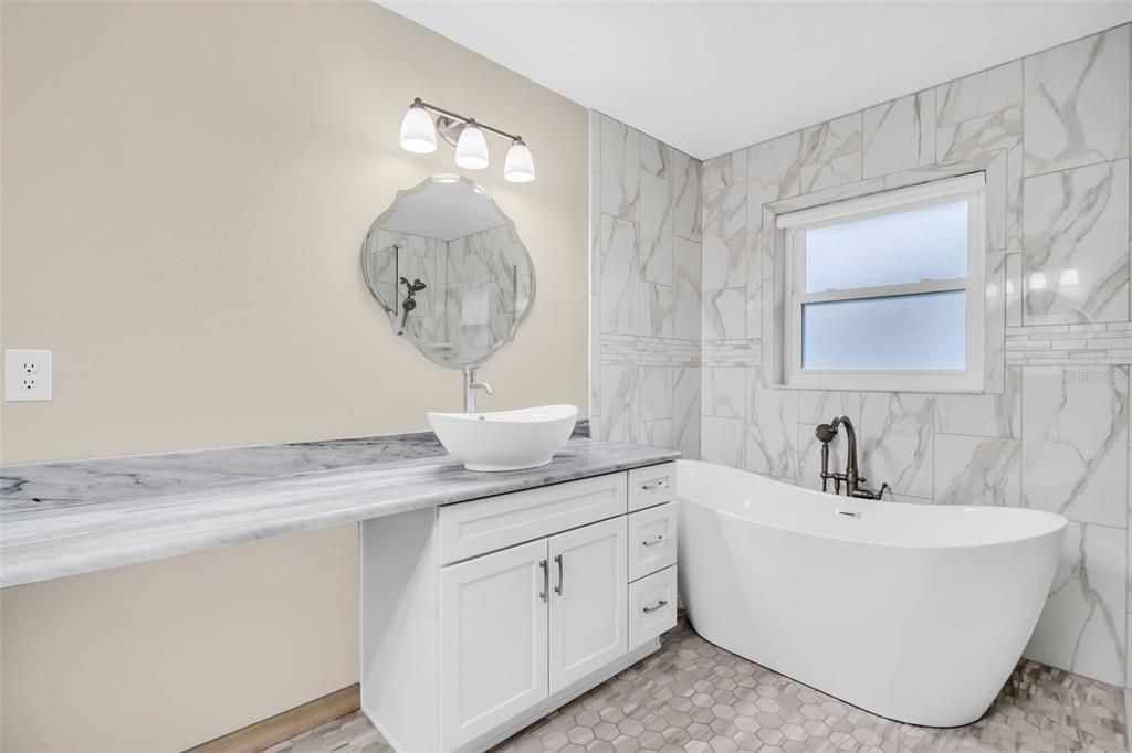 For Sale: $425,000 (3 beds, 2 baths, 1912 Square Feet)