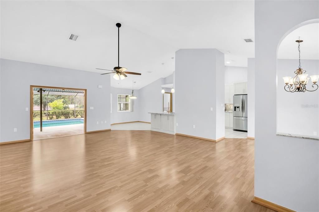 For Sale: $425,000 (3 beds, 2 baths, 1912 Square Feet)