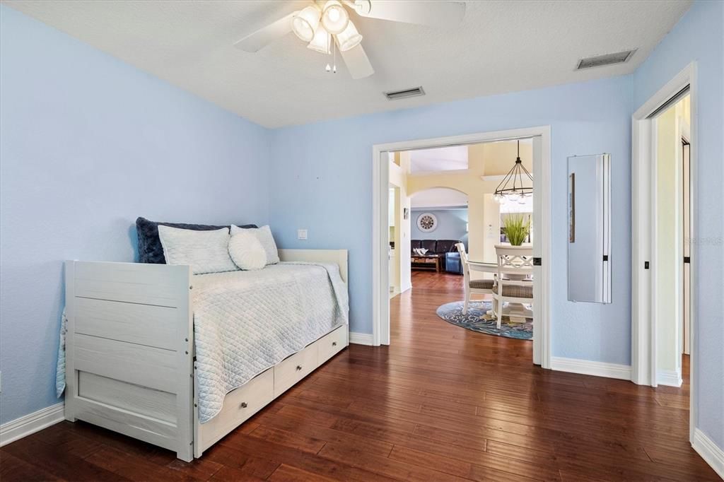 待售: $415,000 (3 贝兹, 2 浴室, 1831 平方英尺)