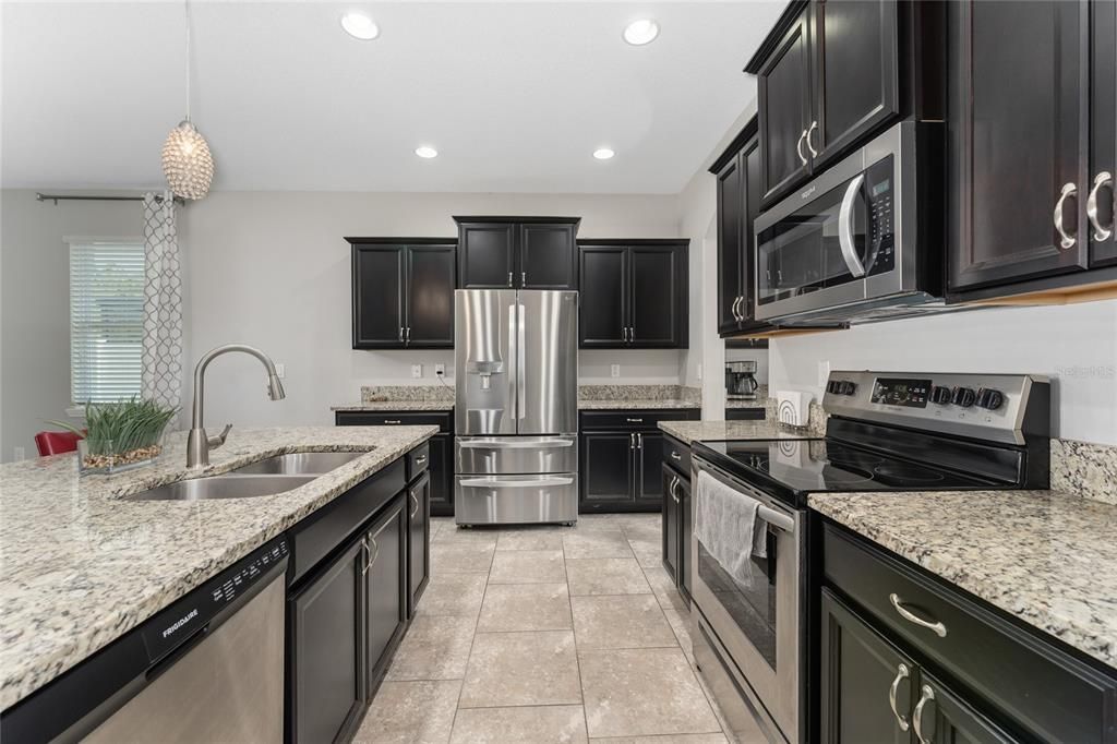 For Sale: $550,000 (4 beds, 3 baths, 3099 Square Feet)