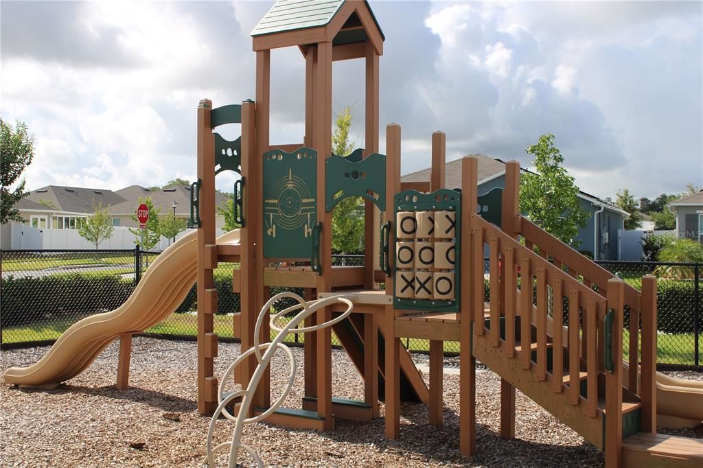 For Sale: $550,000 (4 beds, 3 baths, 3099 Square Feet)