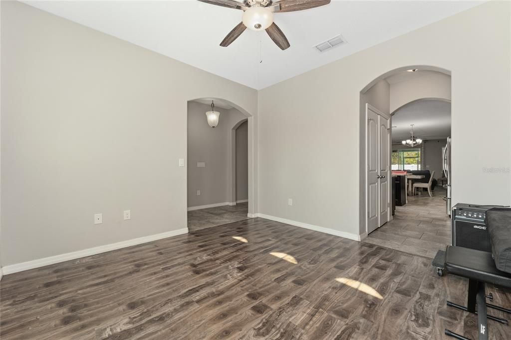 For Sale: $550,000 (4 beds, 3 baths, 3099 Square Feet)