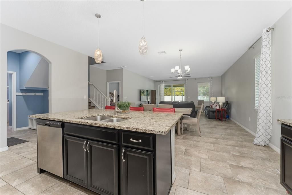 For Sale: $550,000 (4 beds, 3 baths, 3099 Square Feet)