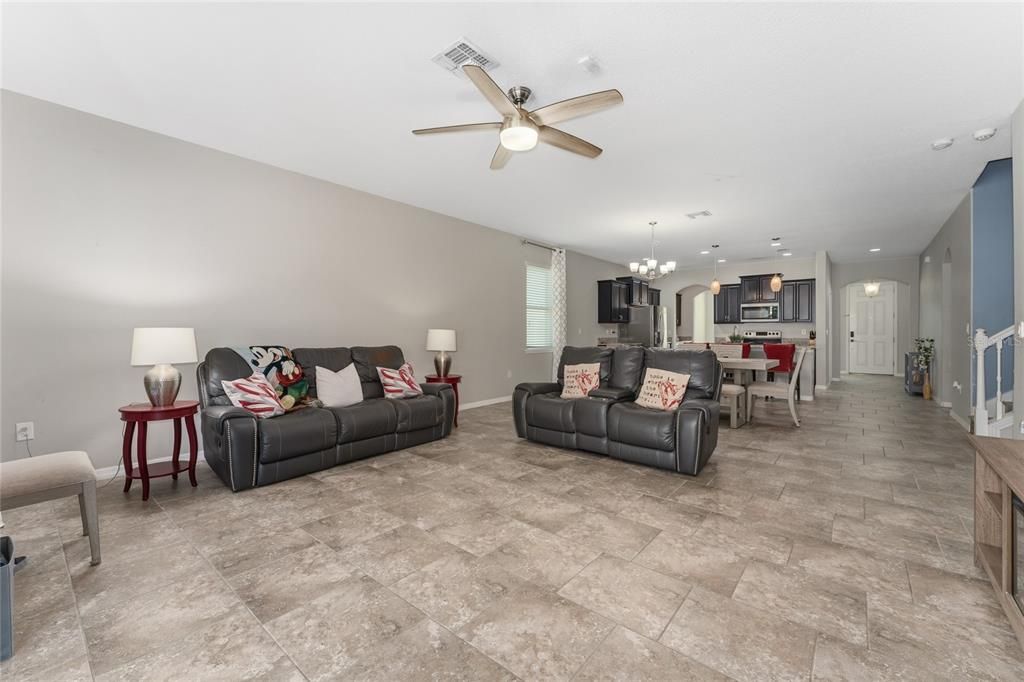 For Sale: $550,000 (4 beds, 3 baths, 3099 Square Feet)