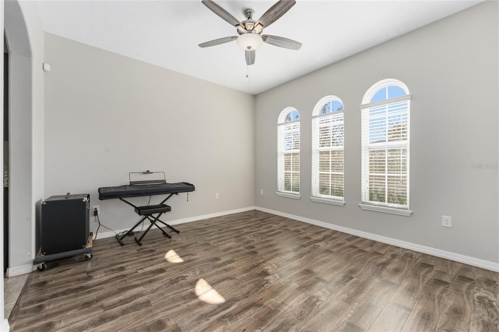 For Sale: $550,000 (4 beds, 3 baths, 3099 Square Feet)