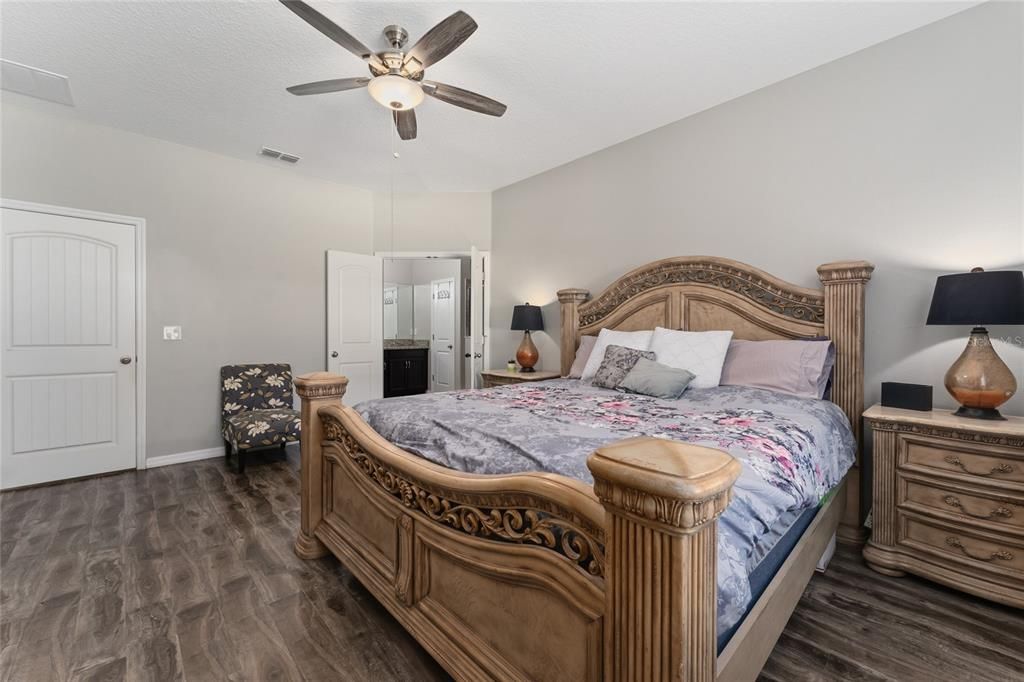 For Sale: $550,000 (4 beds, 3 baths, 3099 Square Feet)