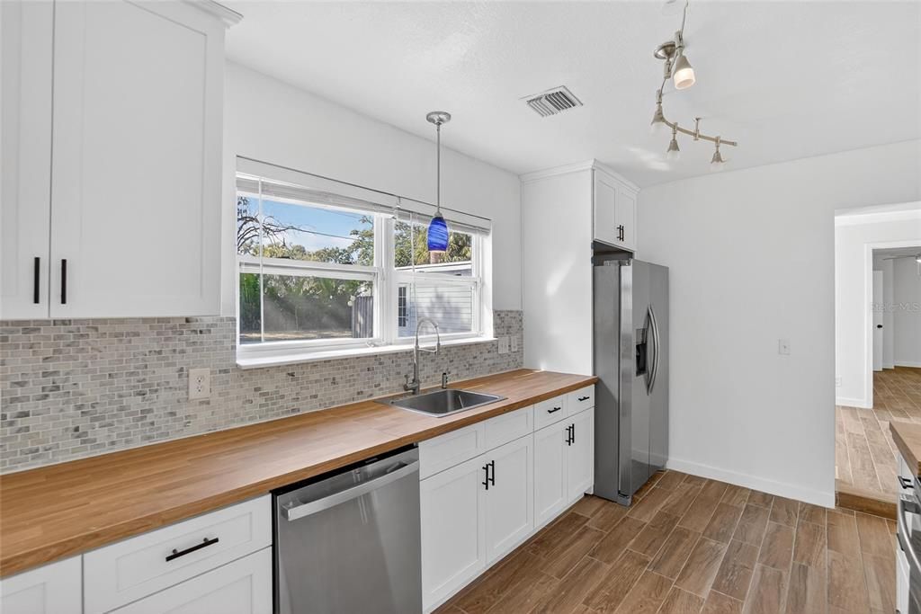 В аренду: $3,800 (3 спален, 2 ванн, 2142 Квадратных фут)