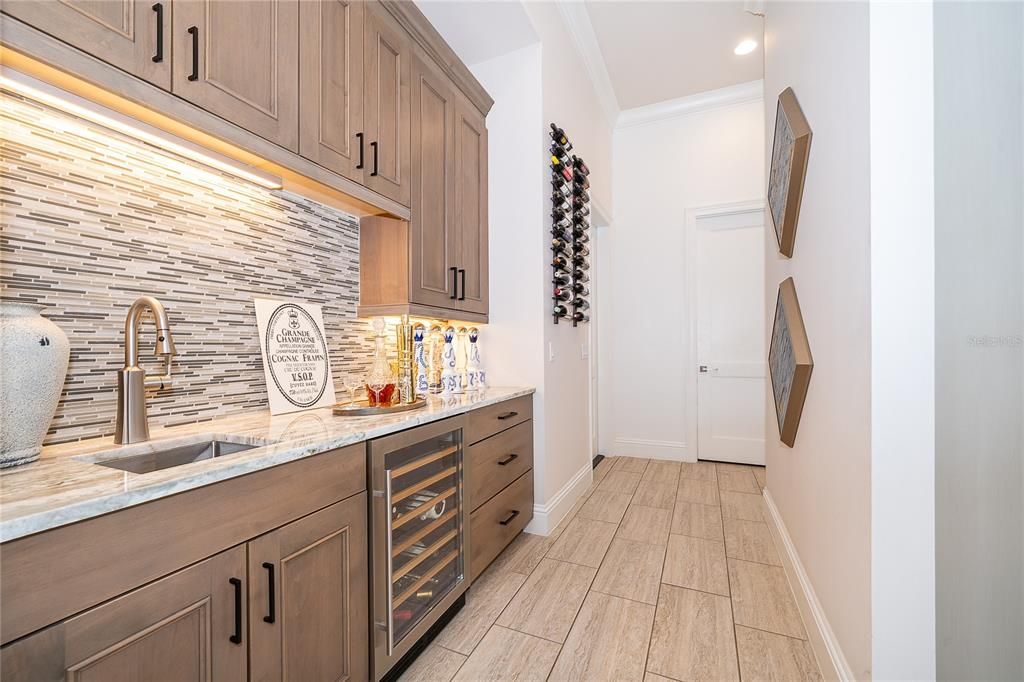 En Venta: $2,260,000 (4 camas, 4 baños, 4640 Pies cuadrados)