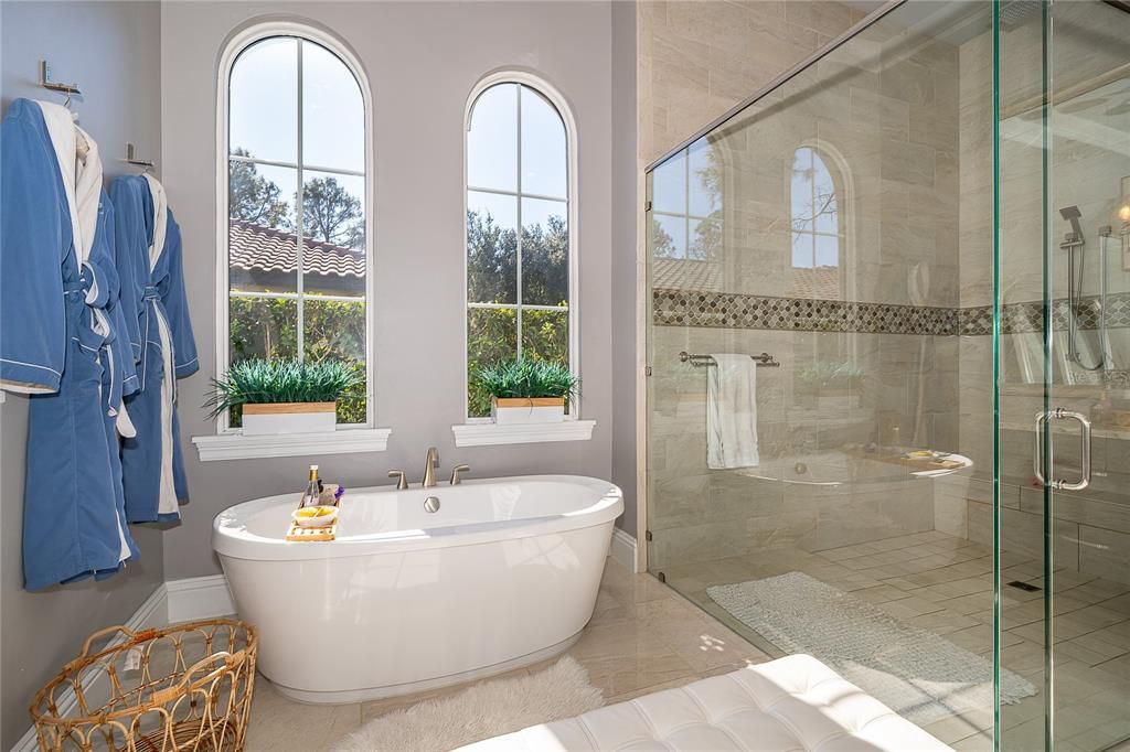 En Venta: $2,260,000 (4 camas, 4 baños, 4640 Pies cuadrados)