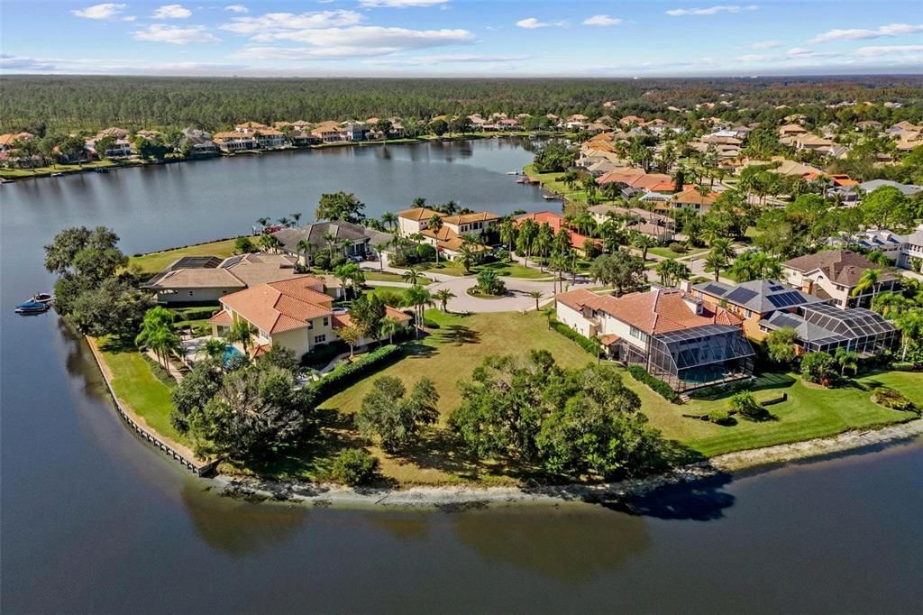 待售: $700,000 (0.65 acres)