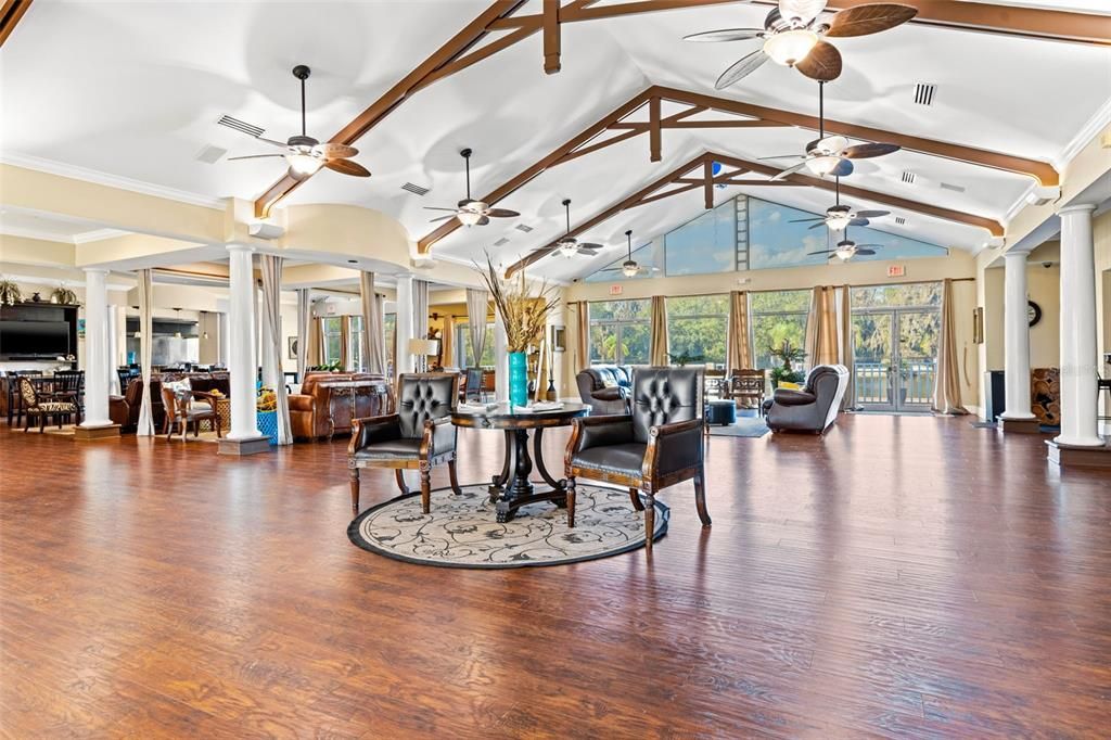 待售: $700,000 (0.65 acres)