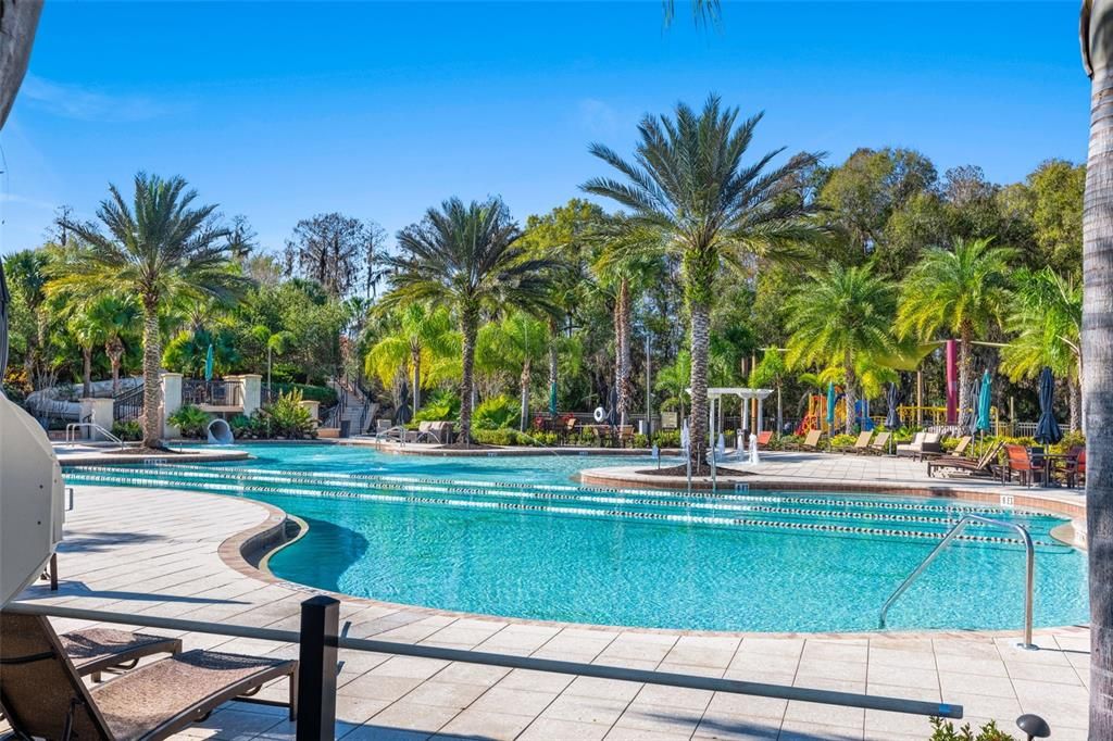 待售: $700,000 (0.65 acres)