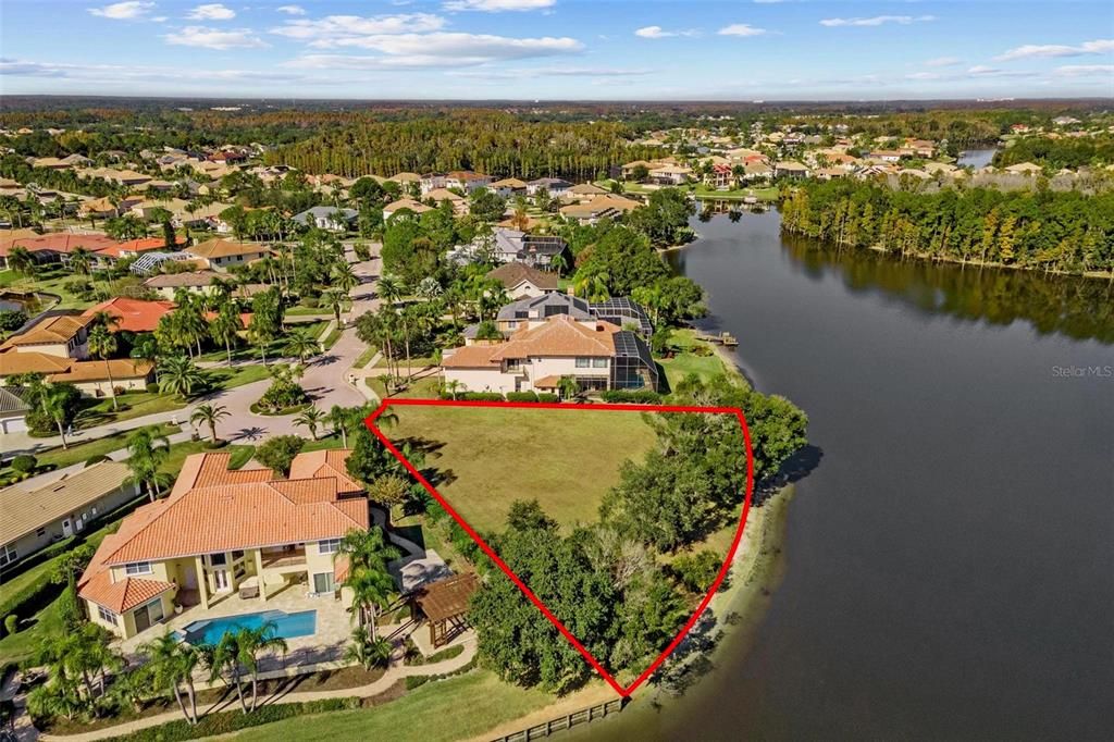 待售: $700,000 (0.65 acres)