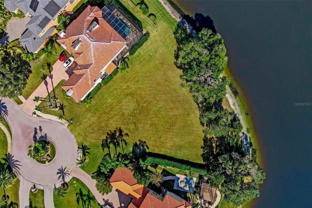 待售: $700,000 (0.65 acres)