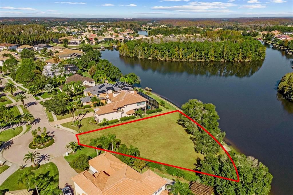 待售: $700,000 (0.65 acres)