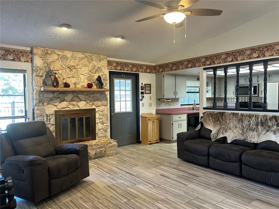 For Sale: $1,790,000 (3 beds, 2 baths, 2427 Square Feet)