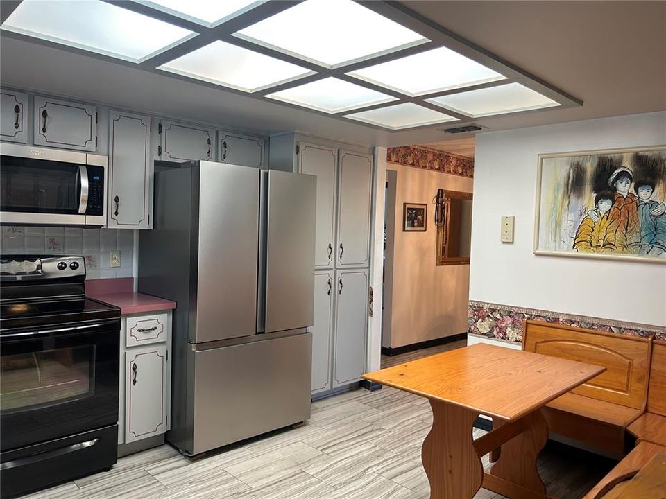 For Sale: $1,790,000 (3 beds, 2 baths, 2427 Square Feet)