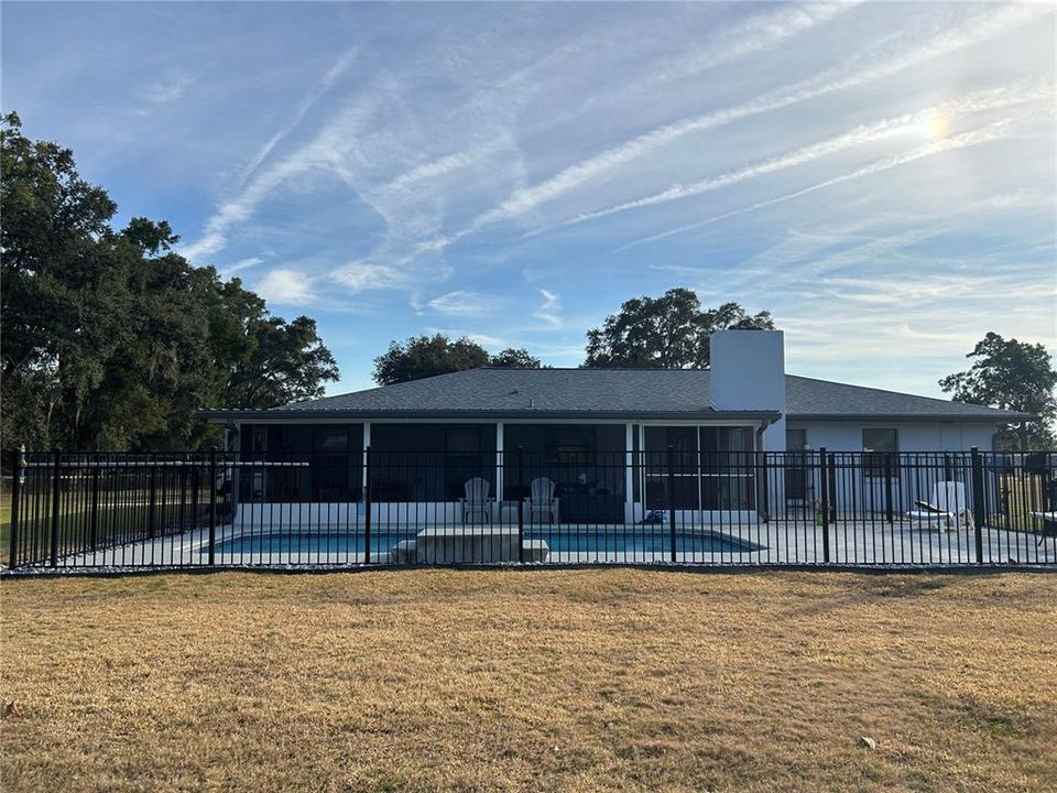 For Sale: $1,790,000 (3 beds, 2 baths, 2427 Square Feet)