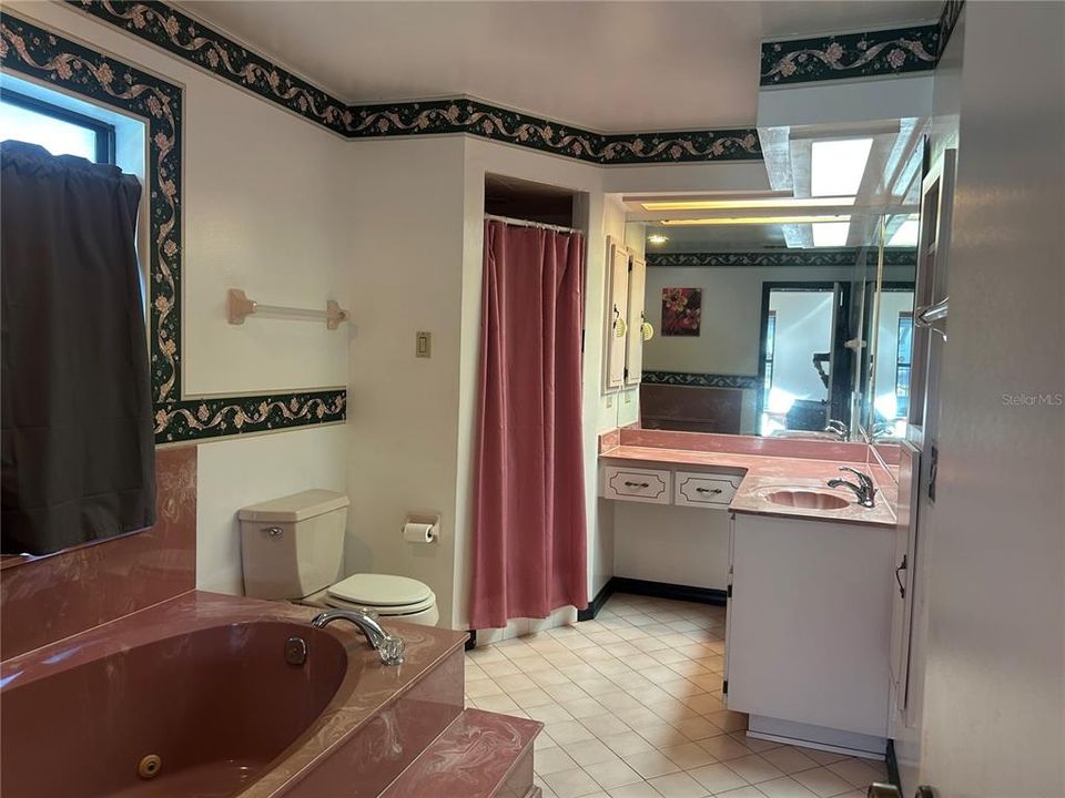 For Sale: $1,790,000 (3 beds, 2 baths, 2427 Square Feet)