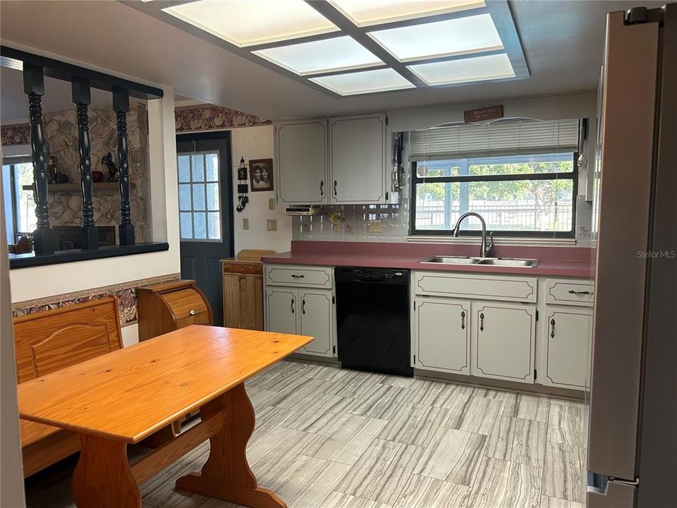 For Sale: $1,790,000 (3 beds, 2 baths, 2427 Square Feet)