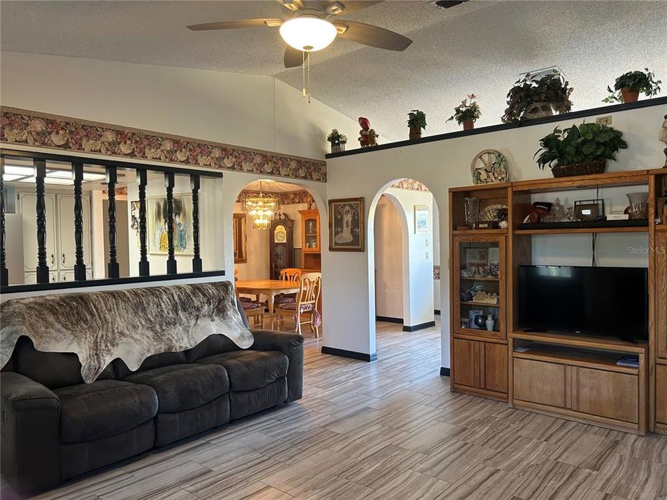 For Sale: $1,790,000 (3 beds, 2 baths, 2427 Square Feet)