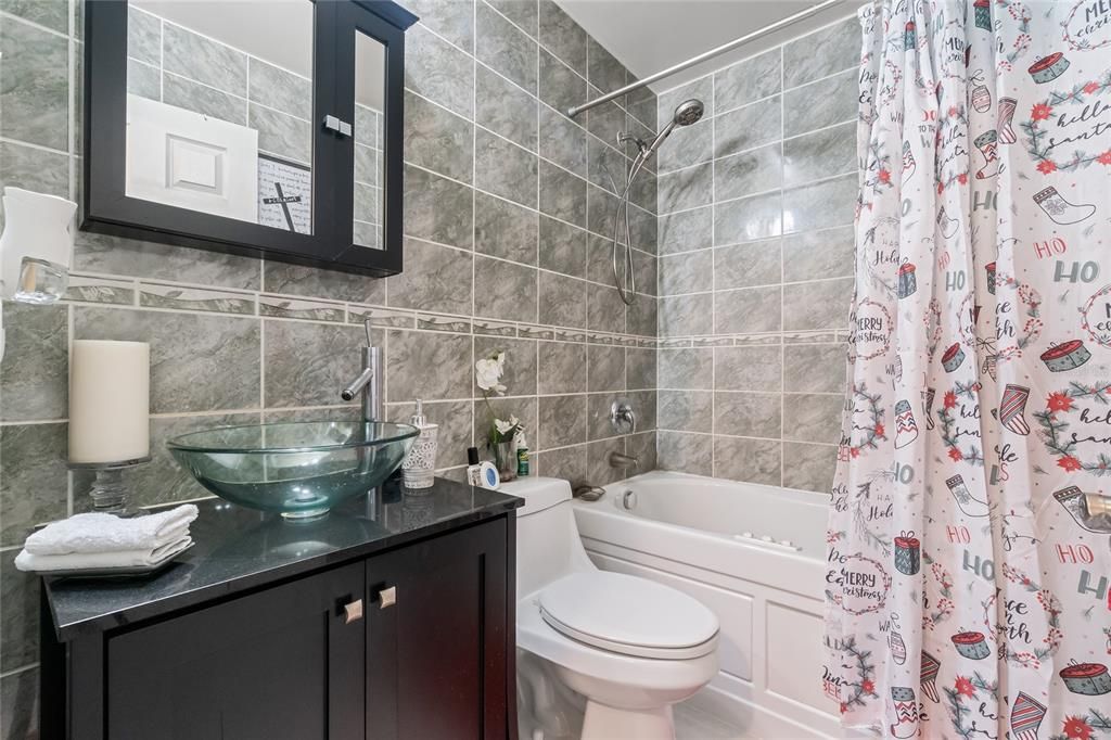 待售: $215,000 (2 贝兹, 2 浴室, 914 平方英尺)