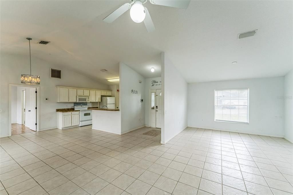 En Venta: $299,000 (3 camas, 2 baños, 1678 Pies cuadrados)