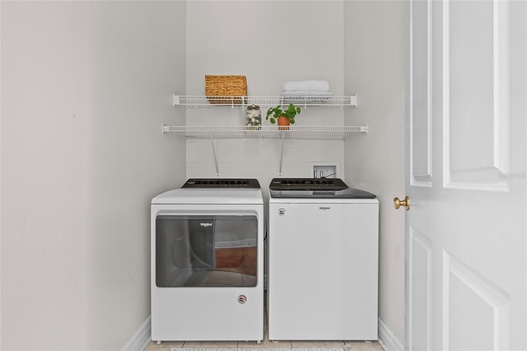 Под контрактом: $815,000 (2 спален, 3 ванн, 1865 Квадратных фут)