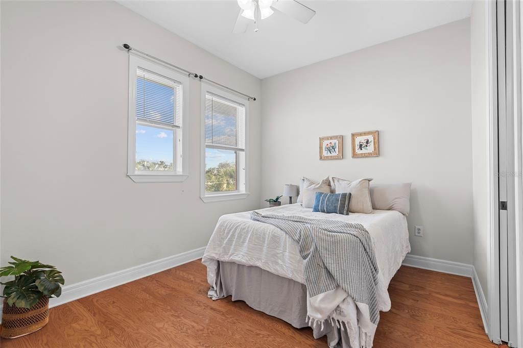 Под контрактом: $815,000 (2 спален, 3 ванн, 1865 Квадратных фут)