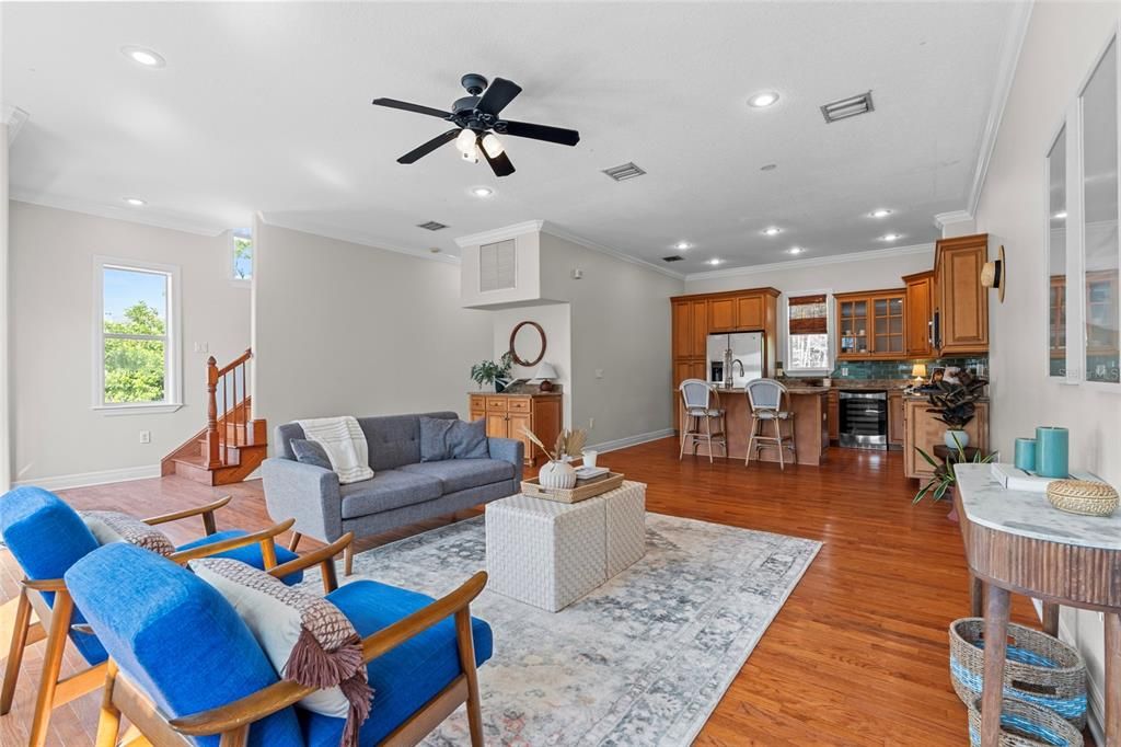 Под контрактом: $815,000 (2 спален, 3 ванн, 1865 Квадратных фут)