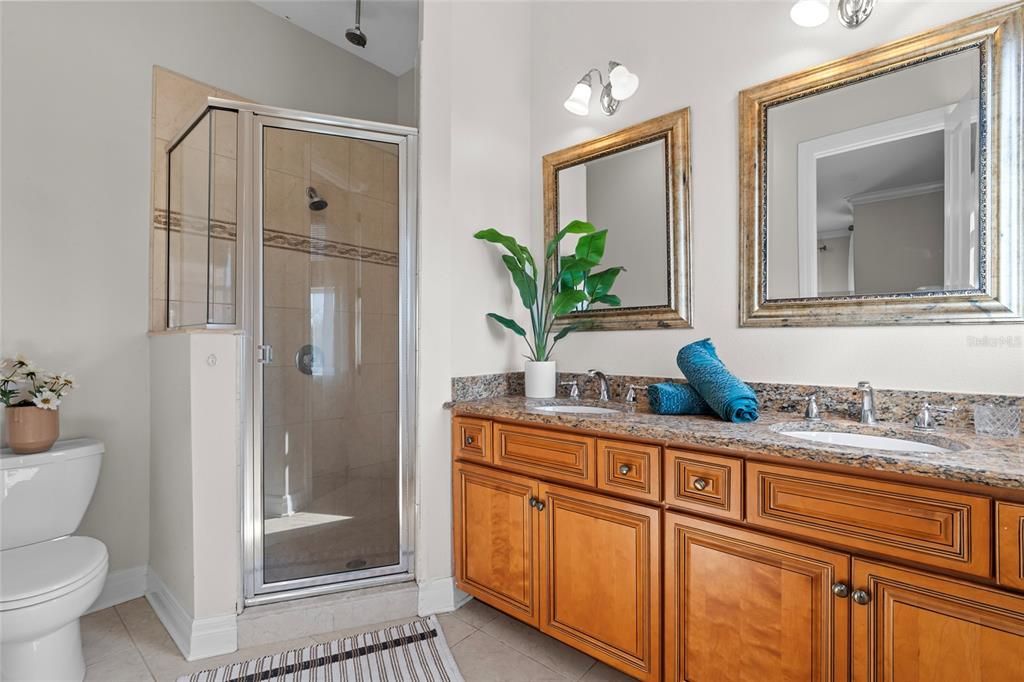 Под контрактом: $815,000 (2 спален, 3 ванн, 1865 Квадратных фут)