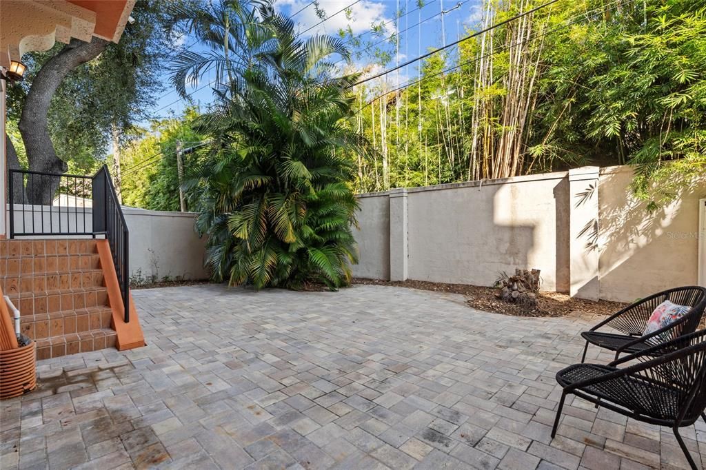 Под контрактом: $815,000 (2 спален, 3 ванн, 1865 Квадратных фут)