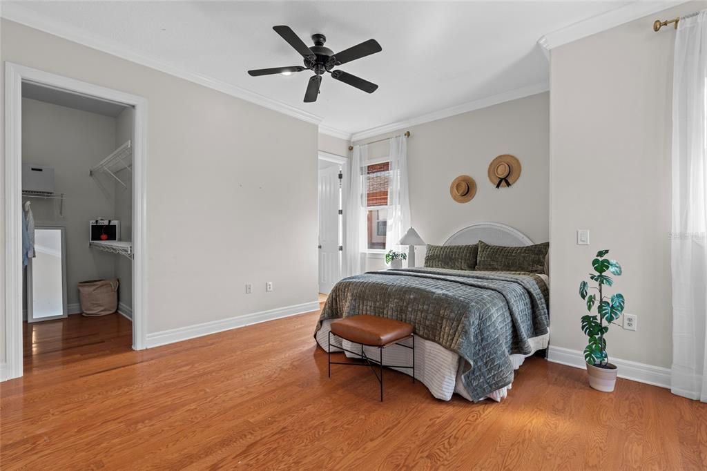 Под контрактом: $815,000 (2 спален, 3 ванн, 1865 Квадратных фут)