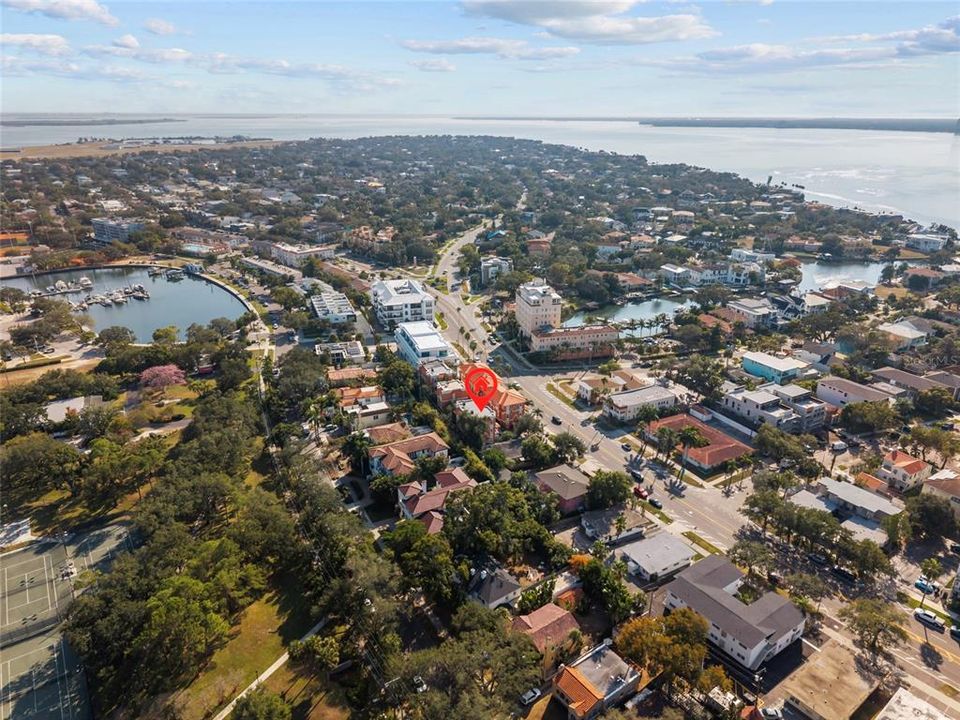 Под контрактом: $815,000 (2 спален, 3 ванн, 1865 Квадратных фут)