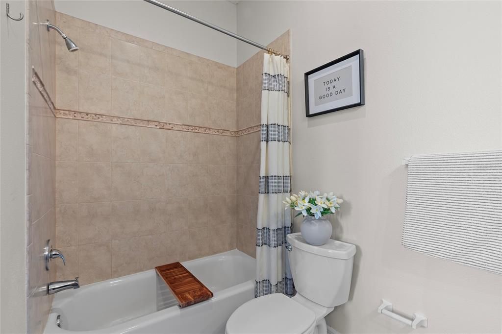 Под контрактом: $815,000 (2 спален, 3 ванн, 1865 Квадратных фут)