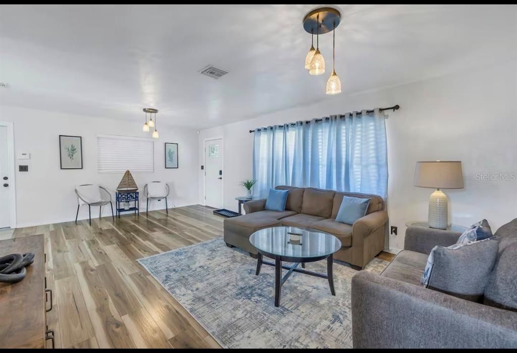 出租: $3,000 (3 贝兹, 2 浴室, 1272 平方英尺)