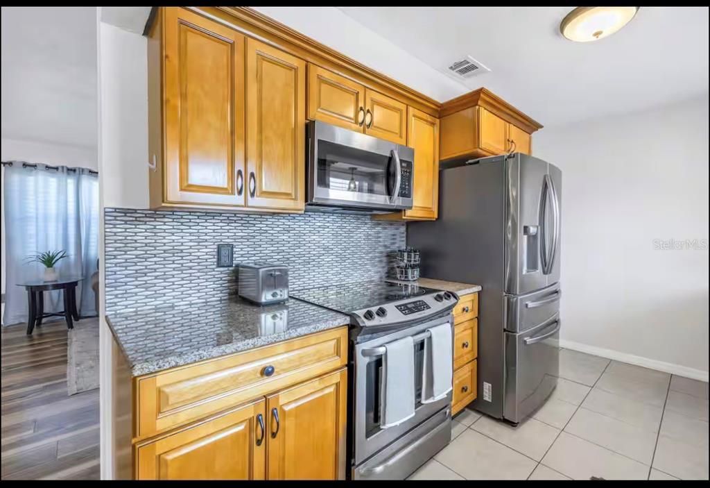 出租: $3,000 (3 贝兹, 2 浴室, 1272 平方英尺)