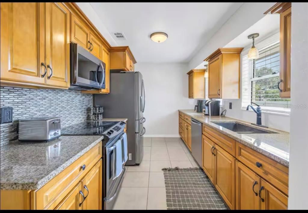 出租: $3,000 (3 贝兹, 2 浴室, 1272 平方英尺)