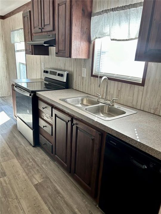 For Sale: $265,000 (3 beds, 2 baths, 1244 Square Feet)