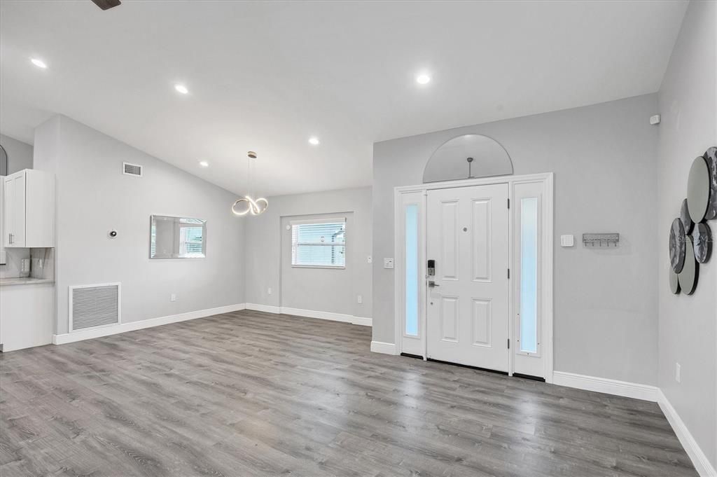 For Rent: $2,950 (4 beds, 2 baths, 2081 Square Feet)