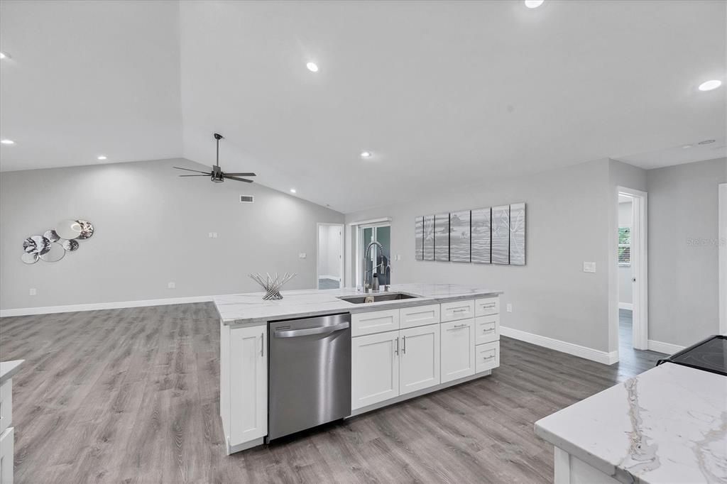 For Rent: $2,950 (4 beds, 2 baths, 2081 Square Feet)