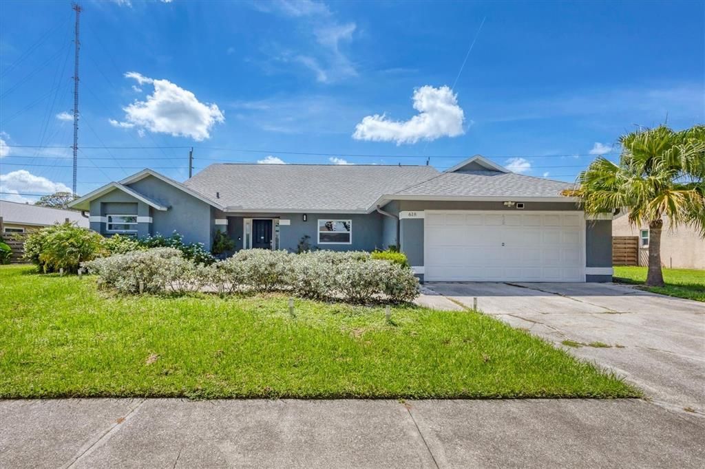 For Rent: $2,950 (4 beds, 2 baths, 2081 Square Feet)