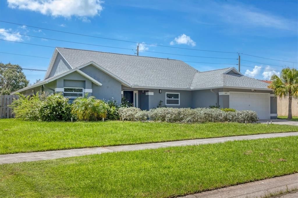 For Rent: $2,950 (4 beds, 2 baths, 2081 Square Feet)