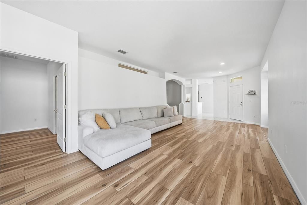 На продажу: $349,000 (2 спален, 2 ванн, 1525 Квадратных фут)