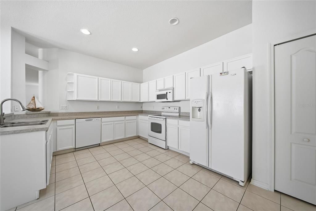 На продажу: $349,000 (2 спален, 2 ванн, 1525 Квадратных фут)