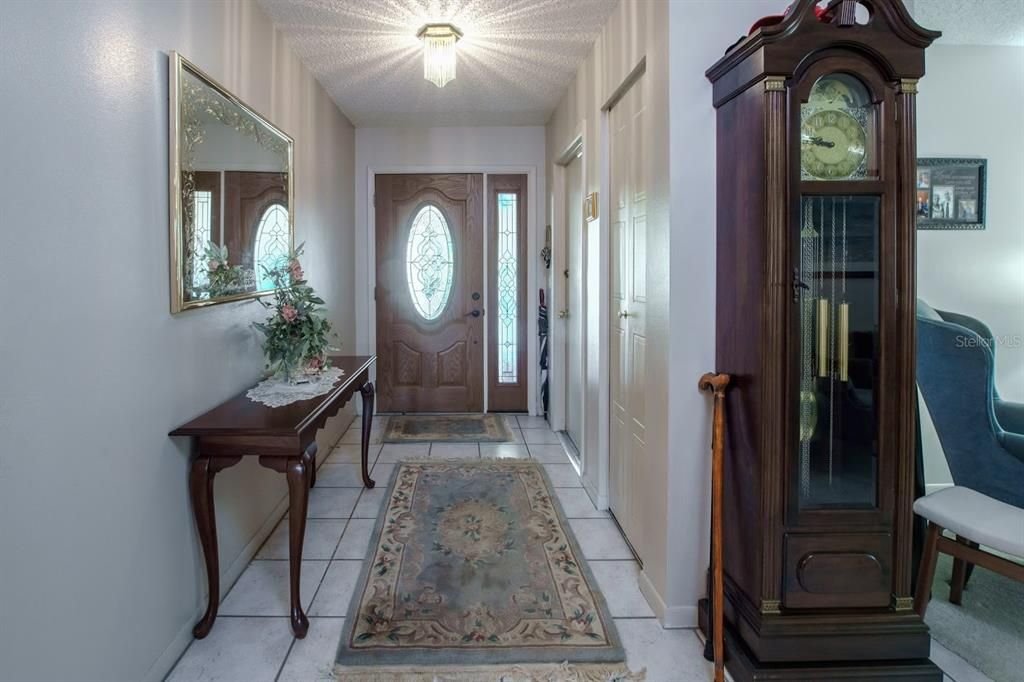 Под контрактом: $424,900 (3 спален, 2 ванн, 1596 Квадратных фут)