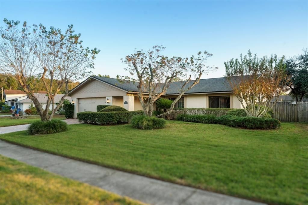 Под контрактом: $424,900 (3 спален, 2 ванн, 1596 Квадратных фут)