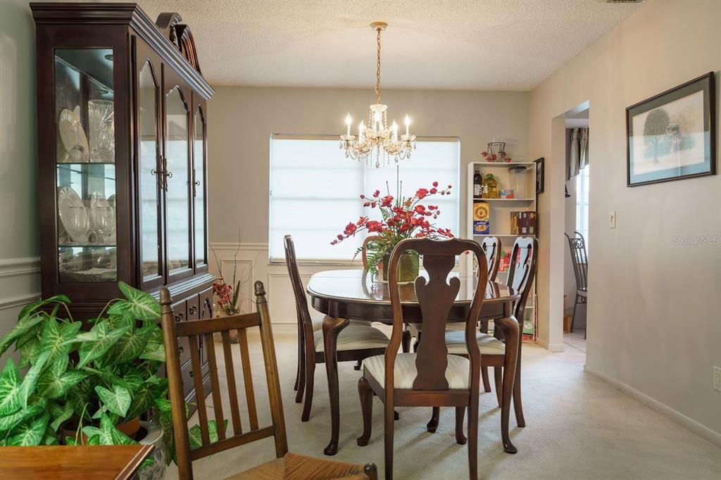 Под контрактом: $424,900 (3 спален, 2 ванн, 1596 Квадратных фут)